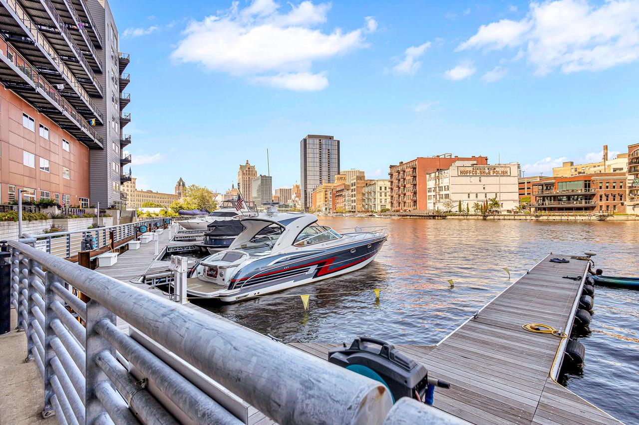 106 West Seeboth STREET 406