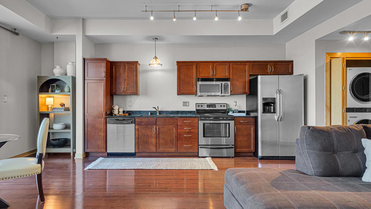 106 West Seeboth STREET 406