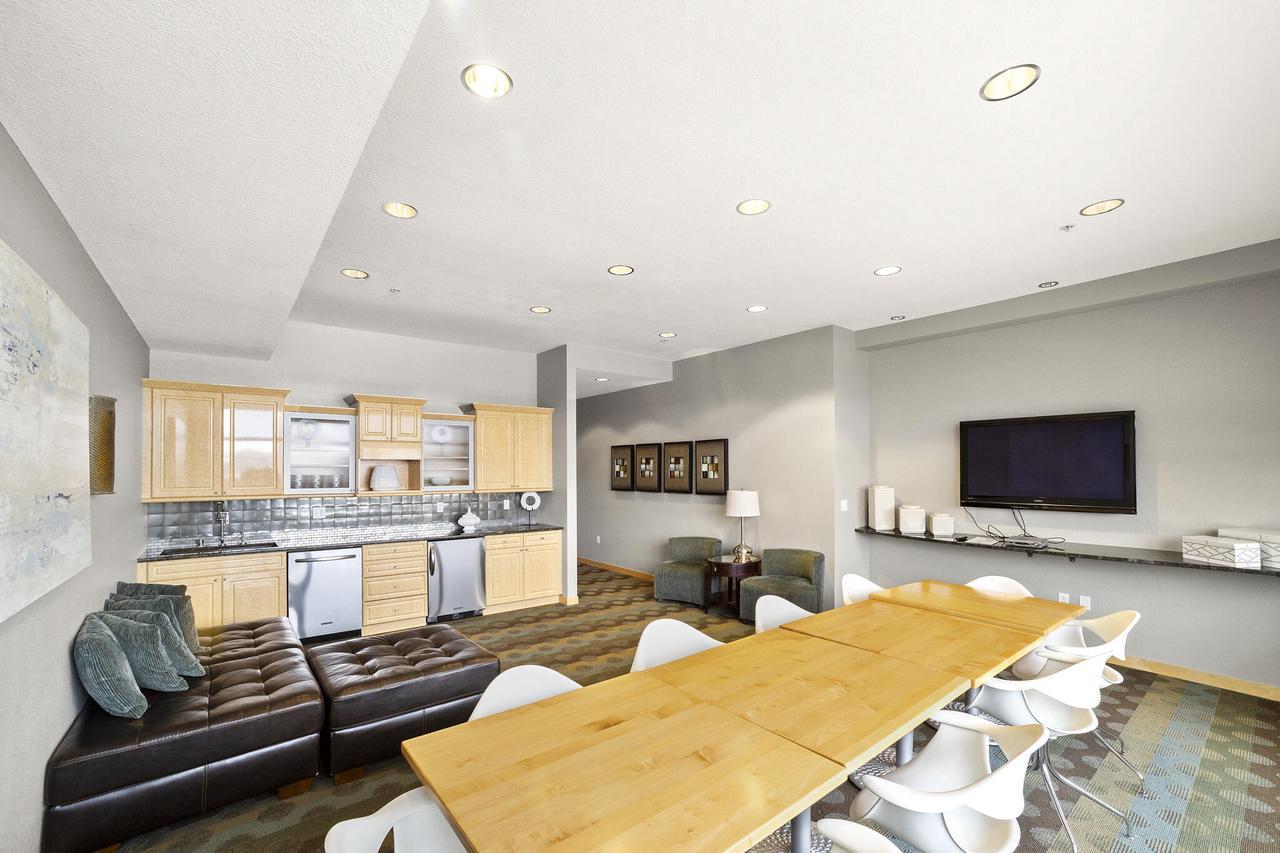 106 West Seeboth STREET 406