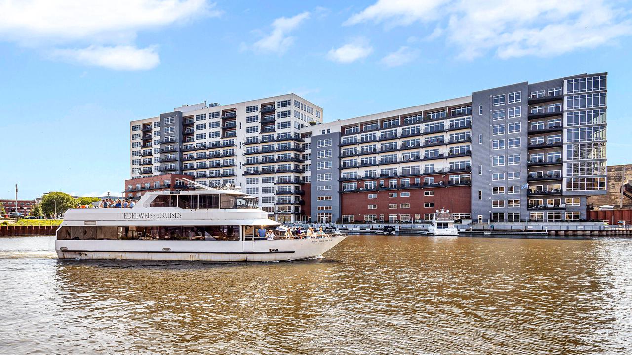 106 West Seeboth STREET 406