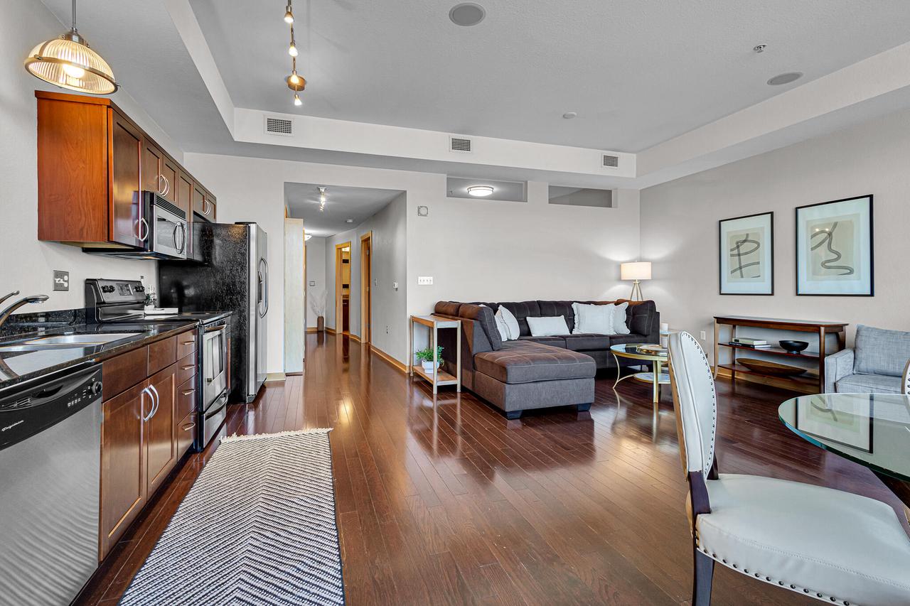 106 West Seeboth STREET 406