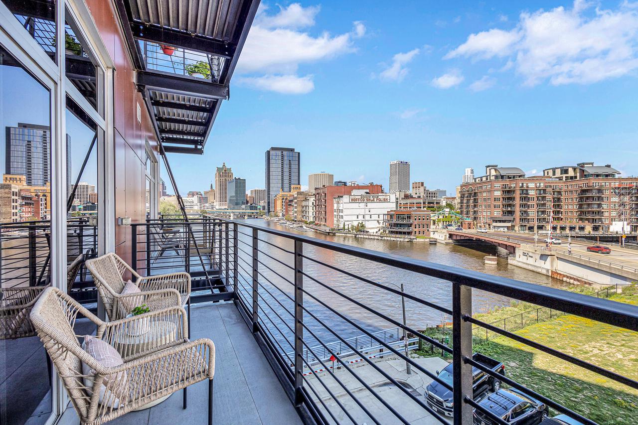 106 West Seeboth STREET 406