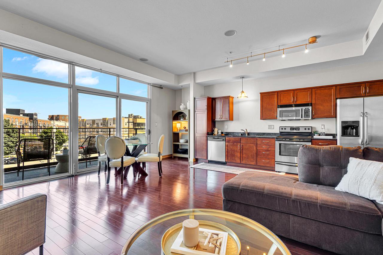 106 West Seeboth STREET 406