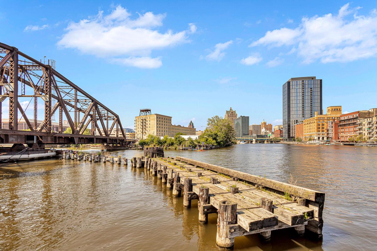 106 West Seeboth STREET 406