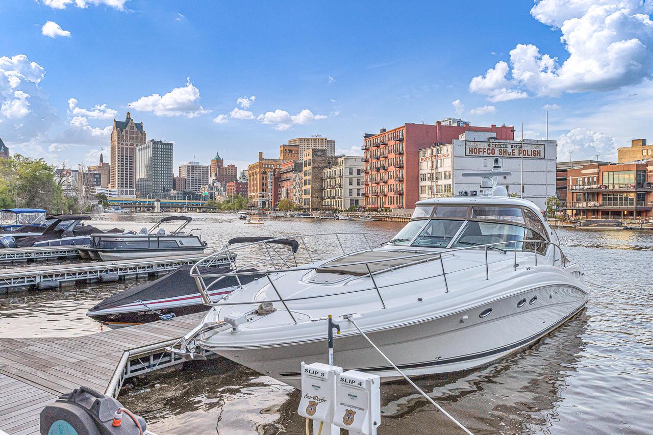 106 West Seeboth STREET 406