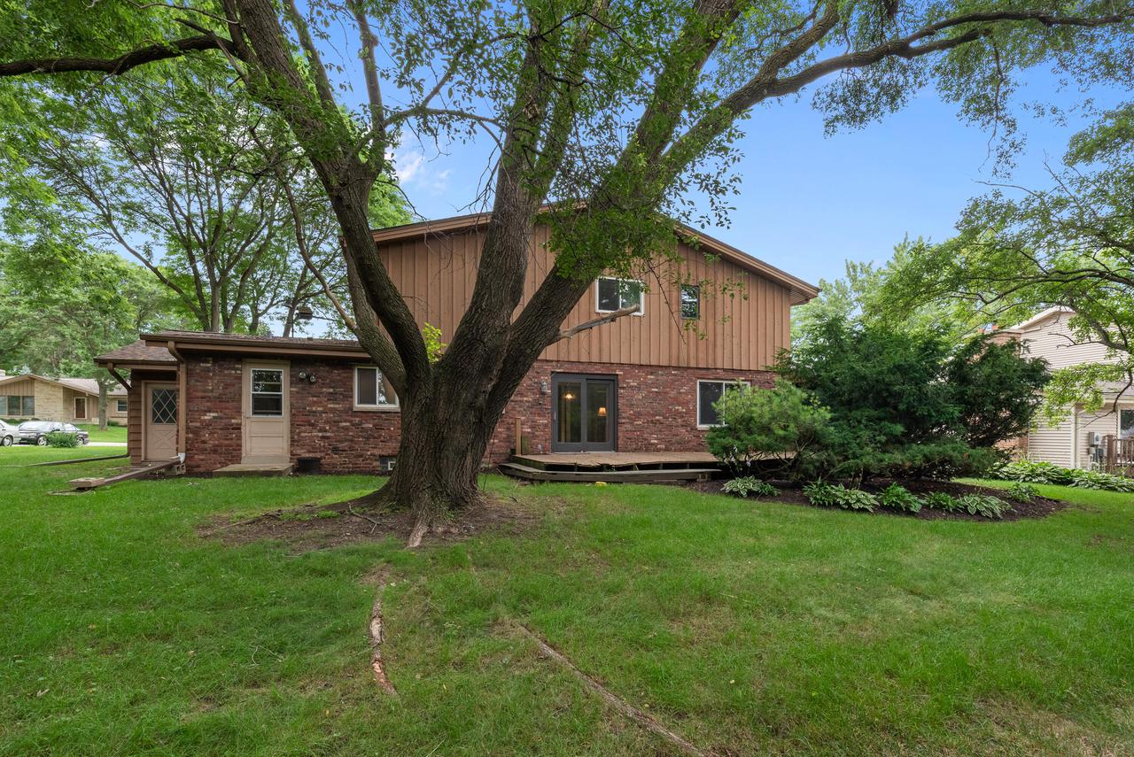 8819 Garden LANE