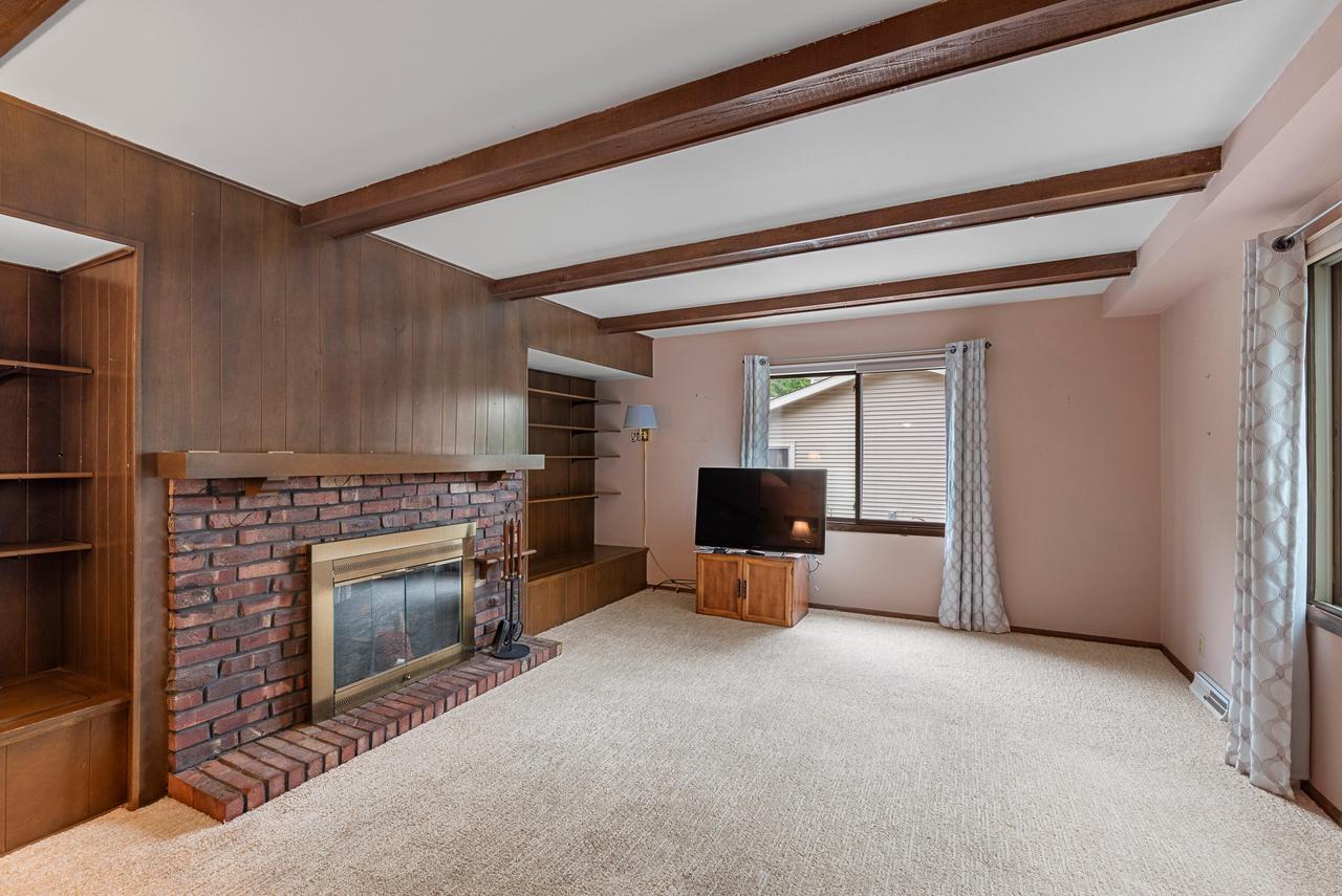 8819 Garden LANE