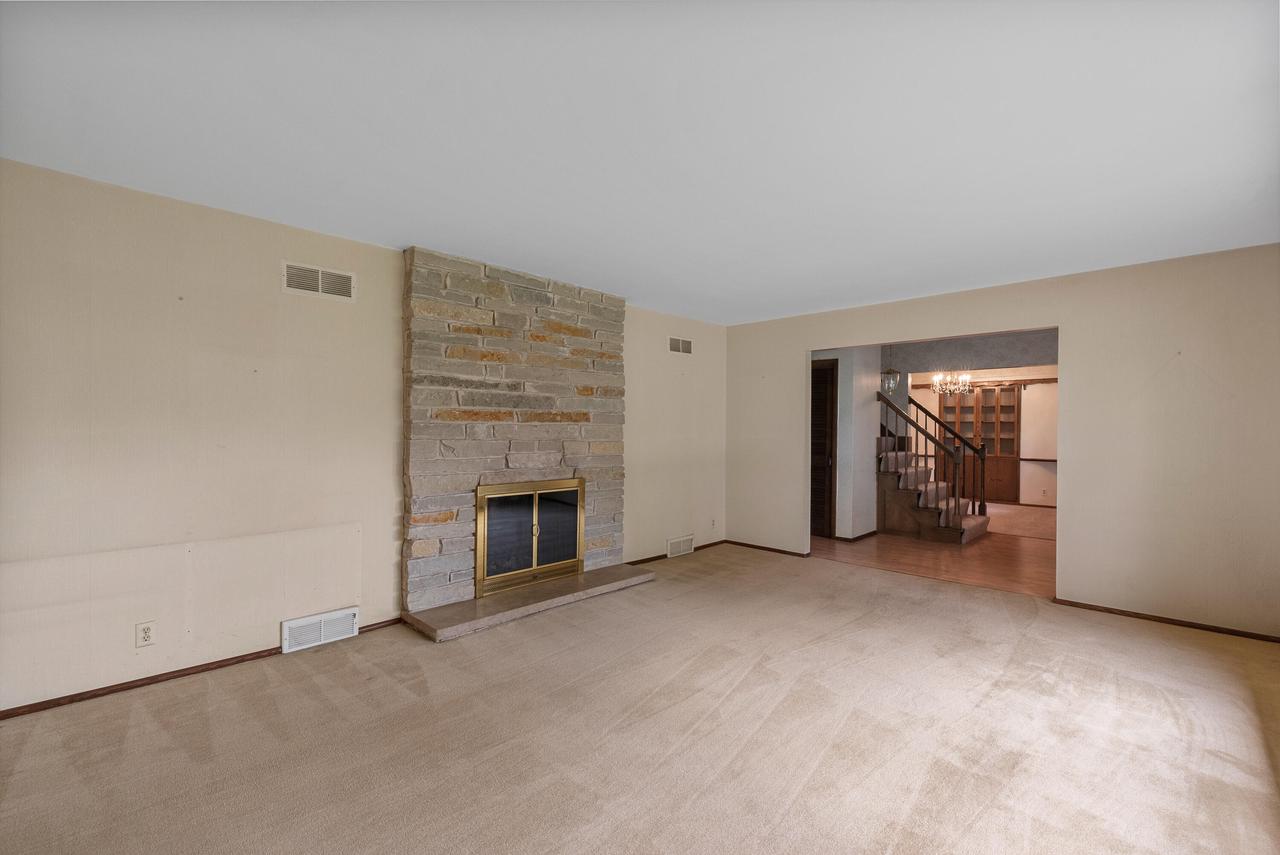 8819 Garden LANE