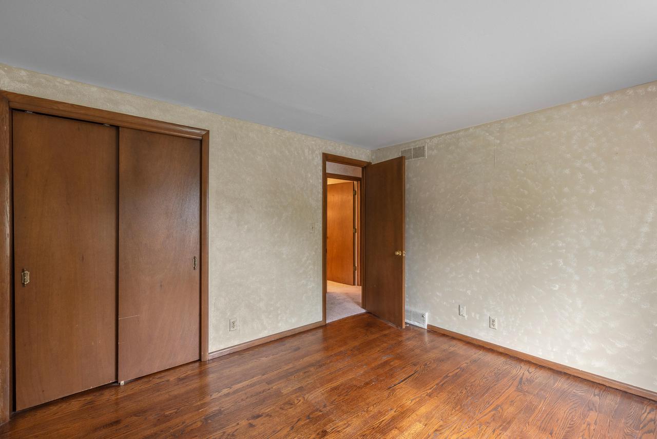 8819 Garden LANE