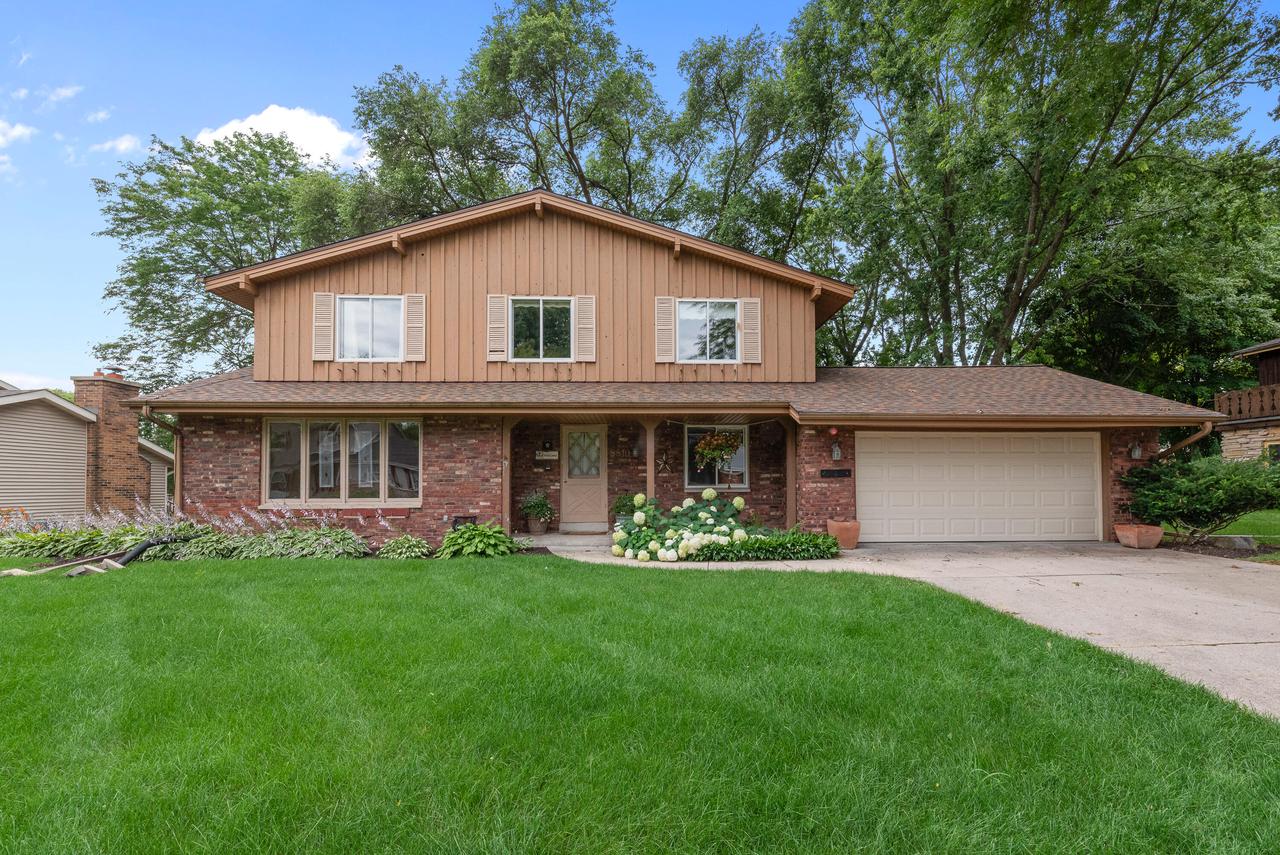8819 Garden LANE