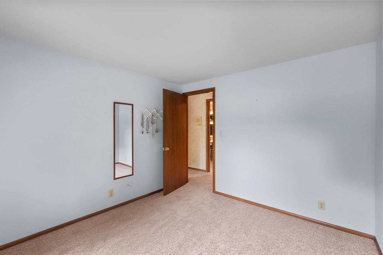 8819 Garden LANE