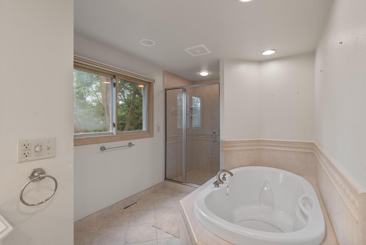 8819 Garden LANE