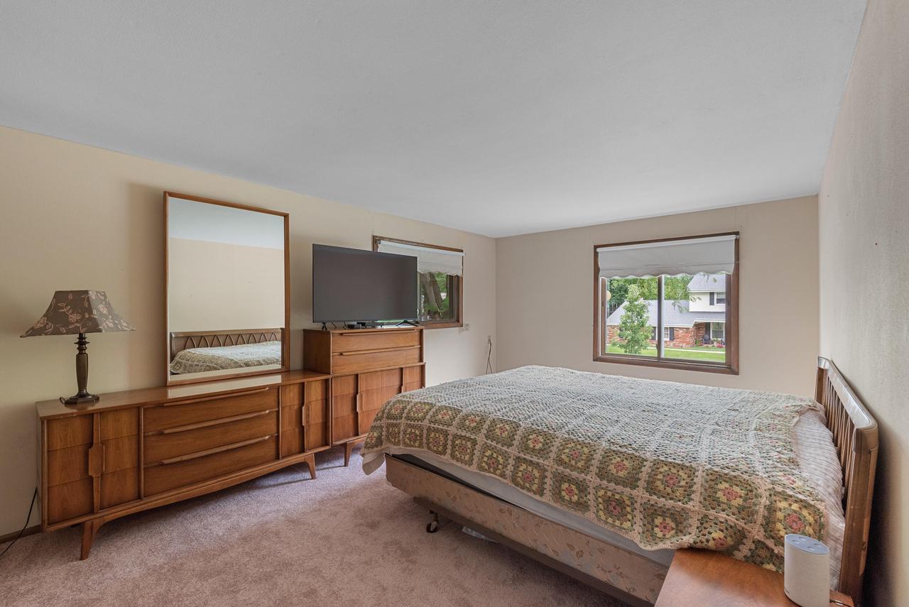 8819 Garden LANE