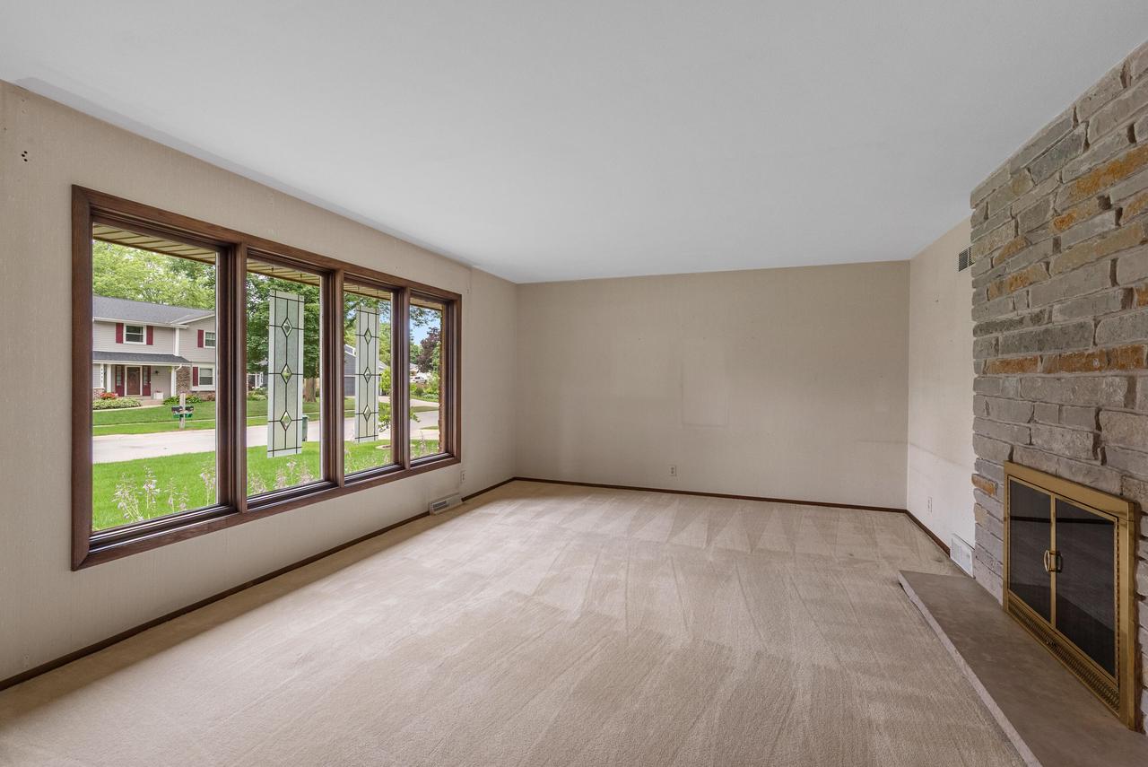 8819 Garden LANE