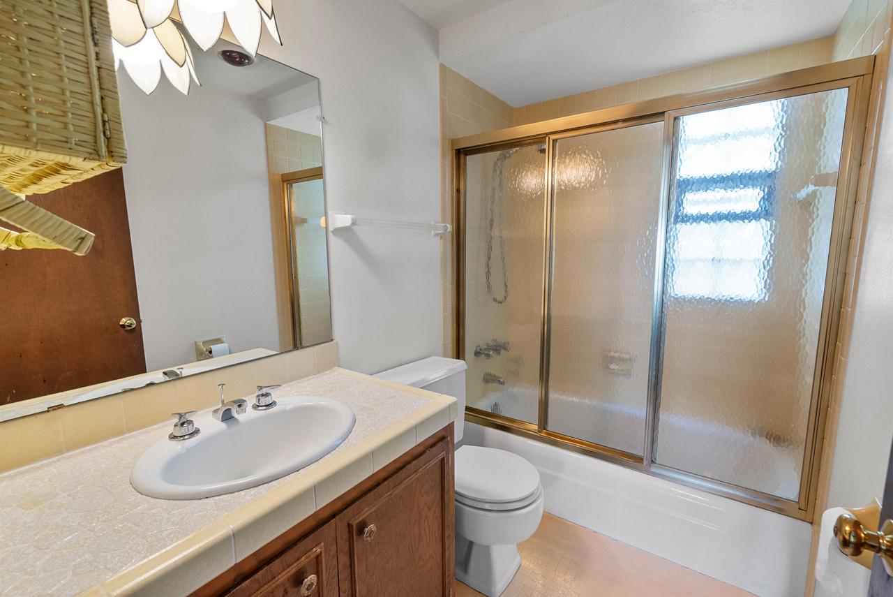 8819 Garden LANE