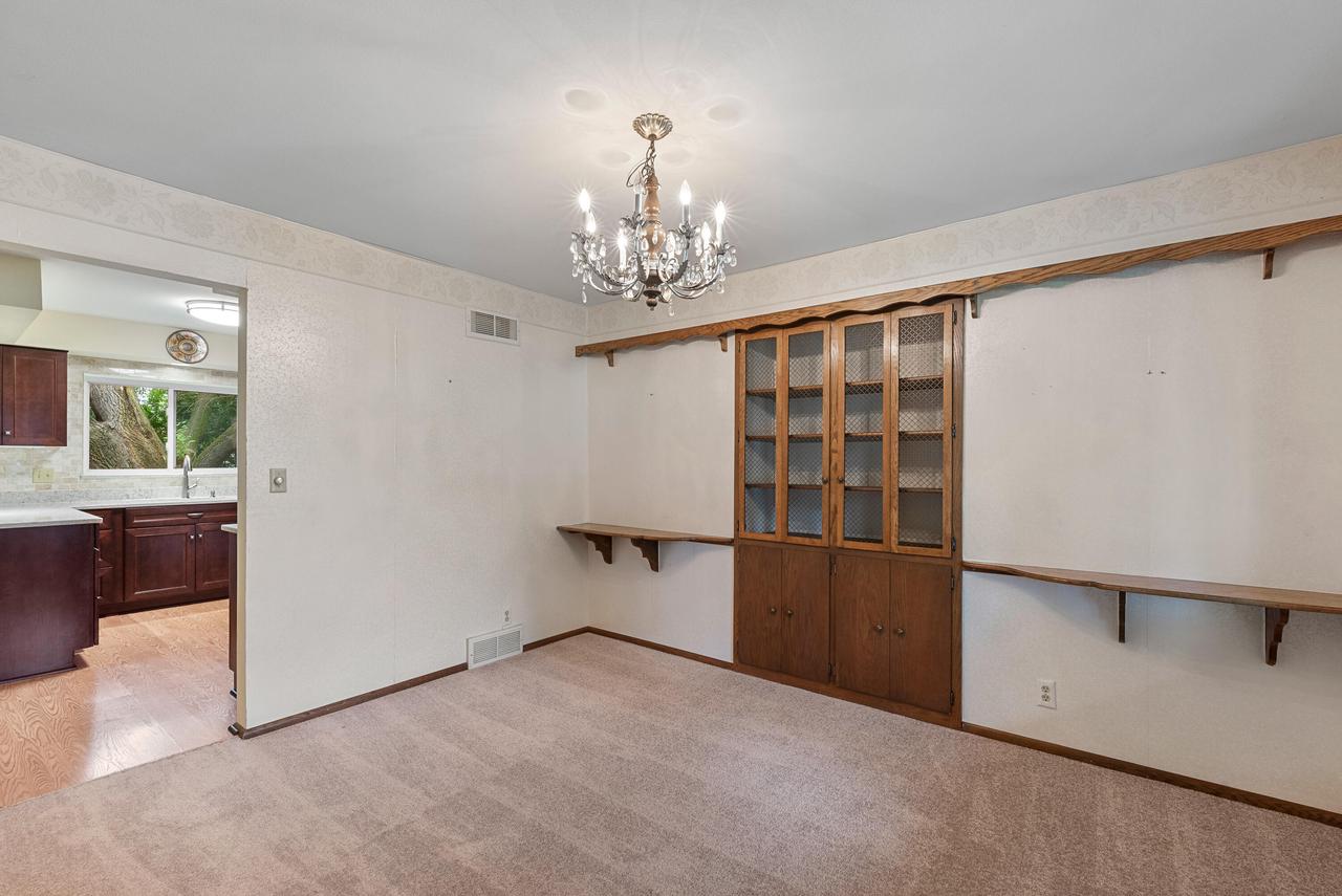 8819 Garden LANE