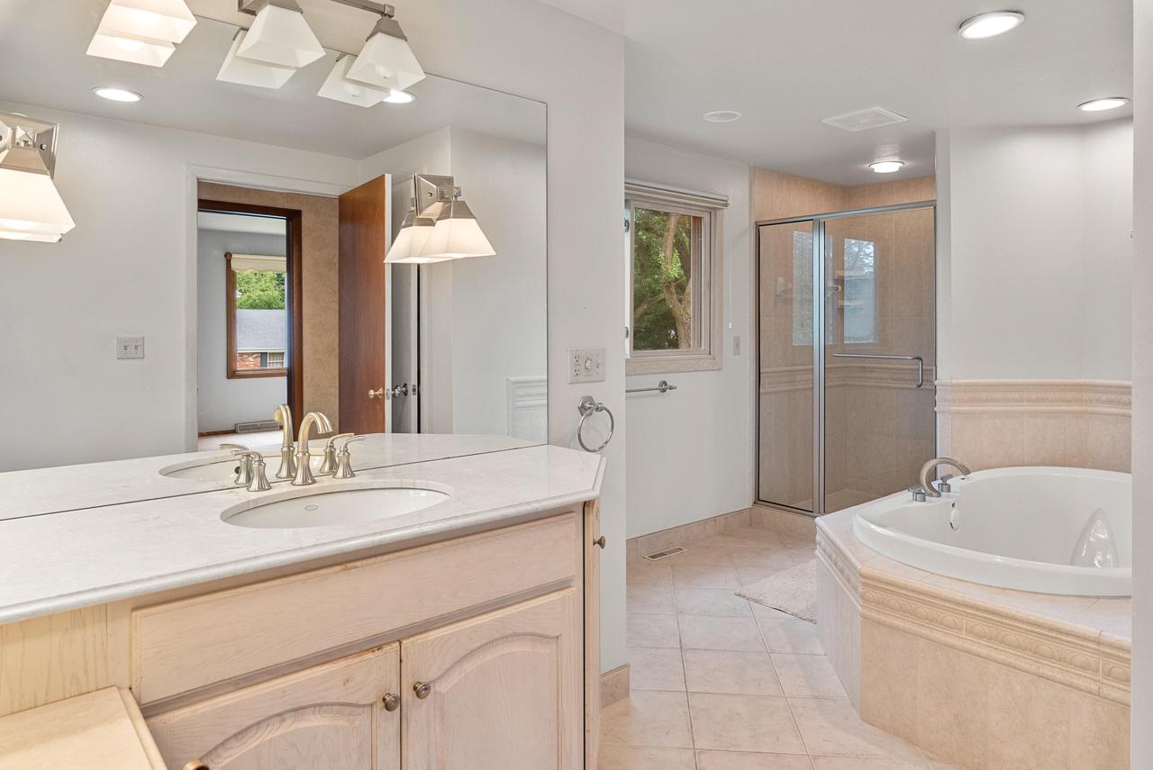 8819 Garden LANE