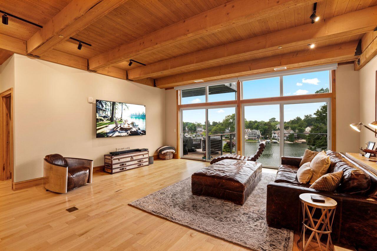 N52W35002 Lake DRIVE 202