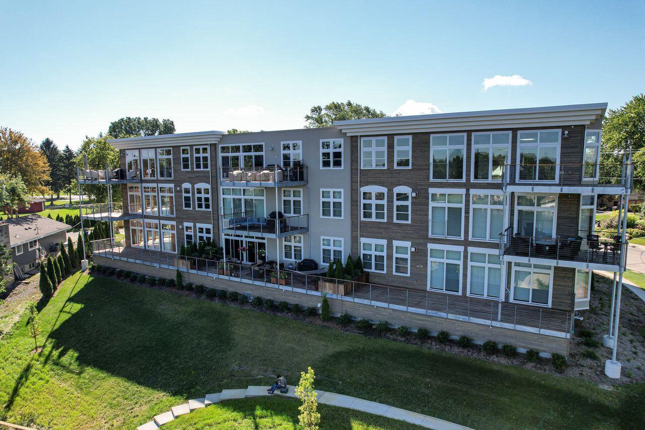 N52W35002 Lake DRIVE 202