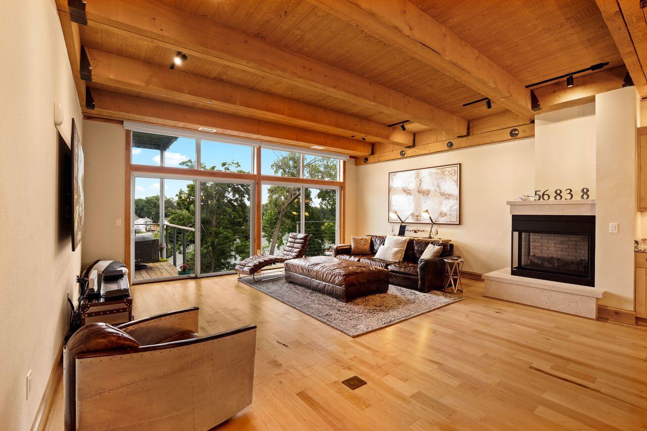 N52W35002 Lake DRIVE 202