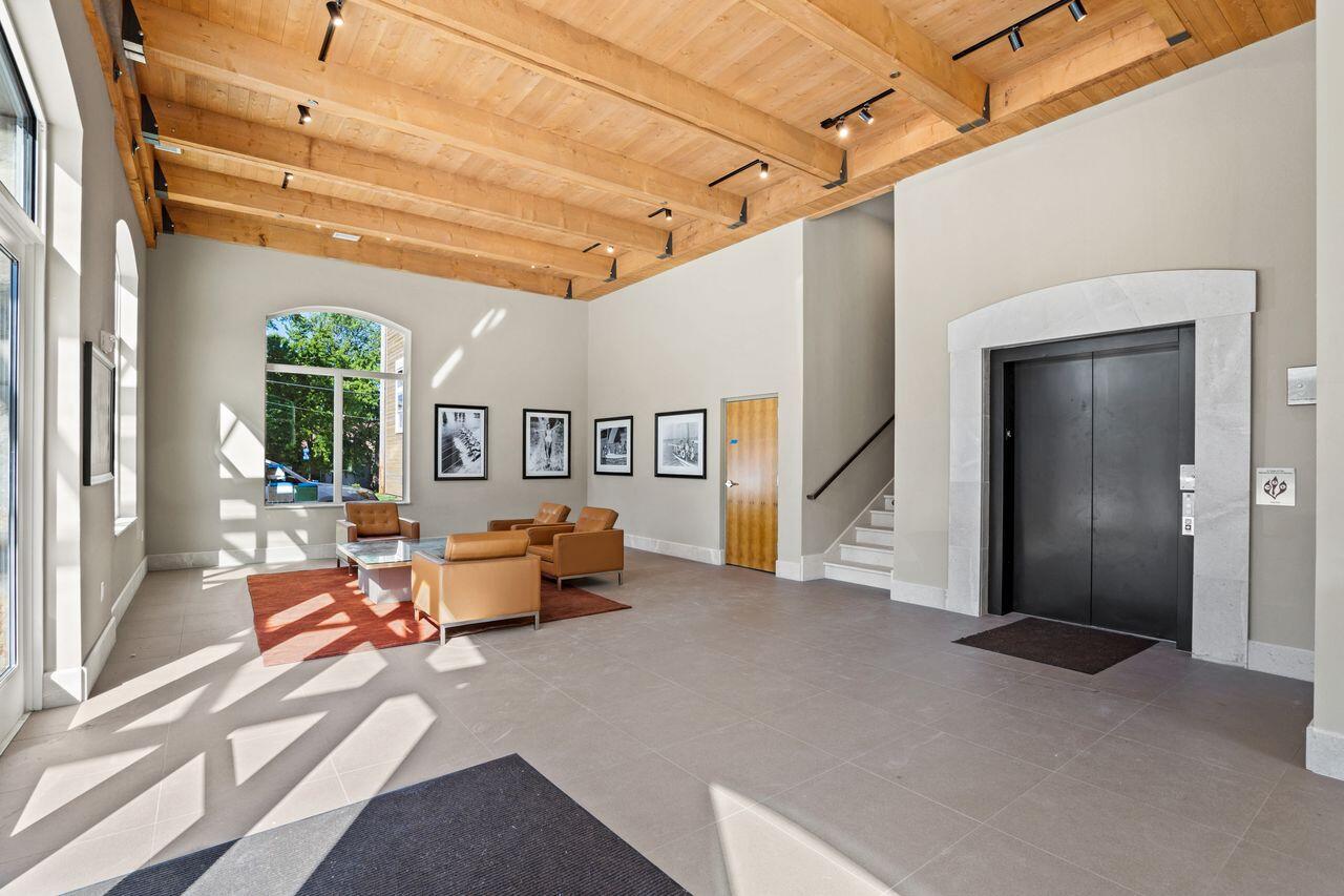 N52W35002 Lake DRIVE 202