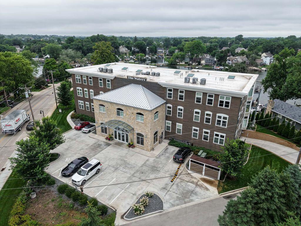 N52W35002 Lake DRIVE 202