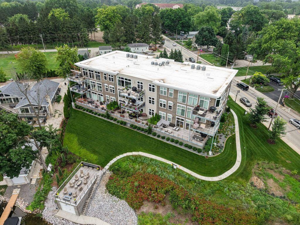 N52W35002 Lake DRIVE 202