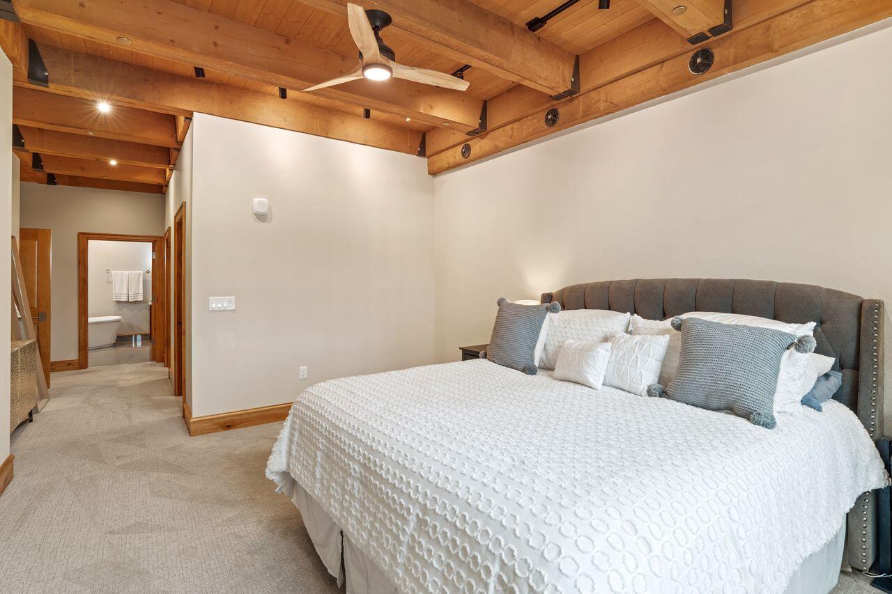 N52W35002 Lake DRIVE 202