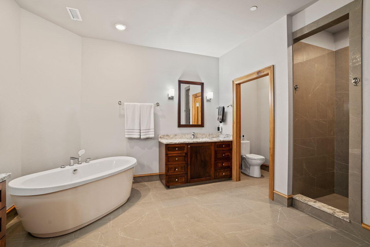 N52W35002 Lake DRIVE 202