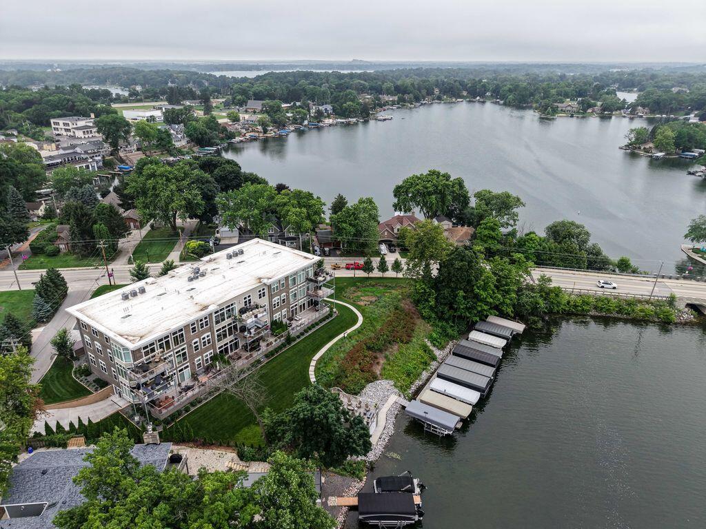 N52W35002 Lake DRIVE 202