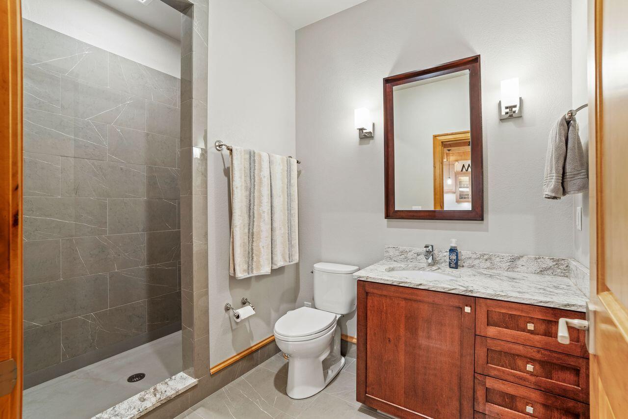 N52W35002 Lake DRIVE 202