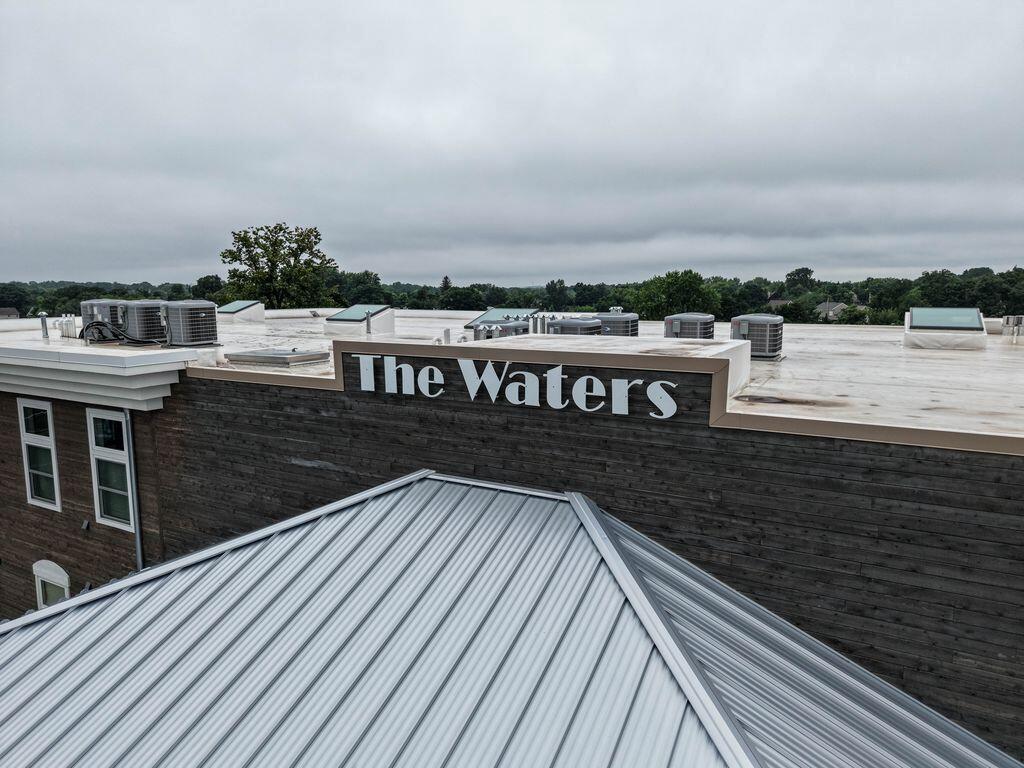 N52W35002 Lake DRIVE 202