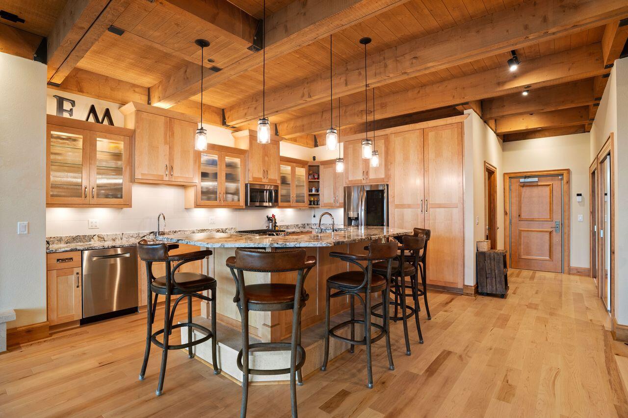 N52W35002 Lake DRIVE 202