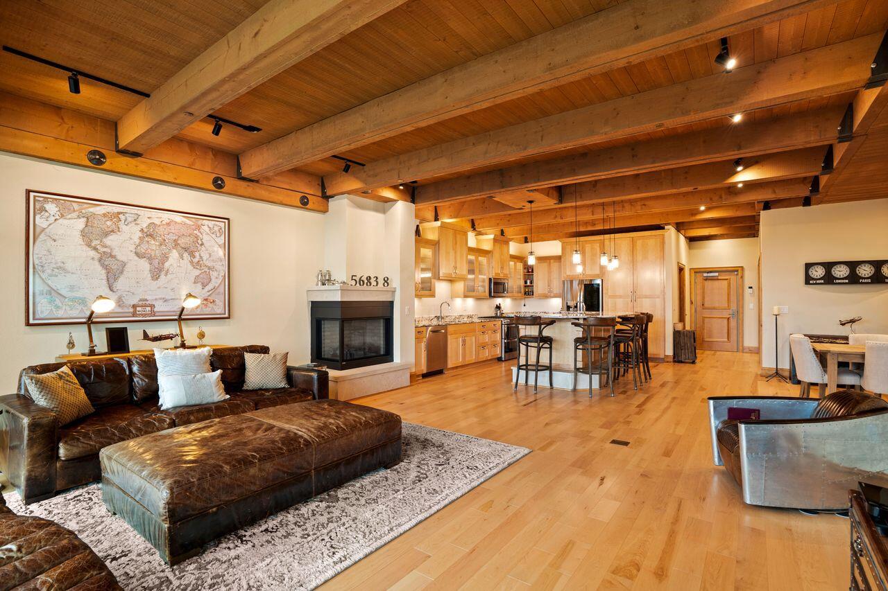 N52W35002 Lake DRIVE 202