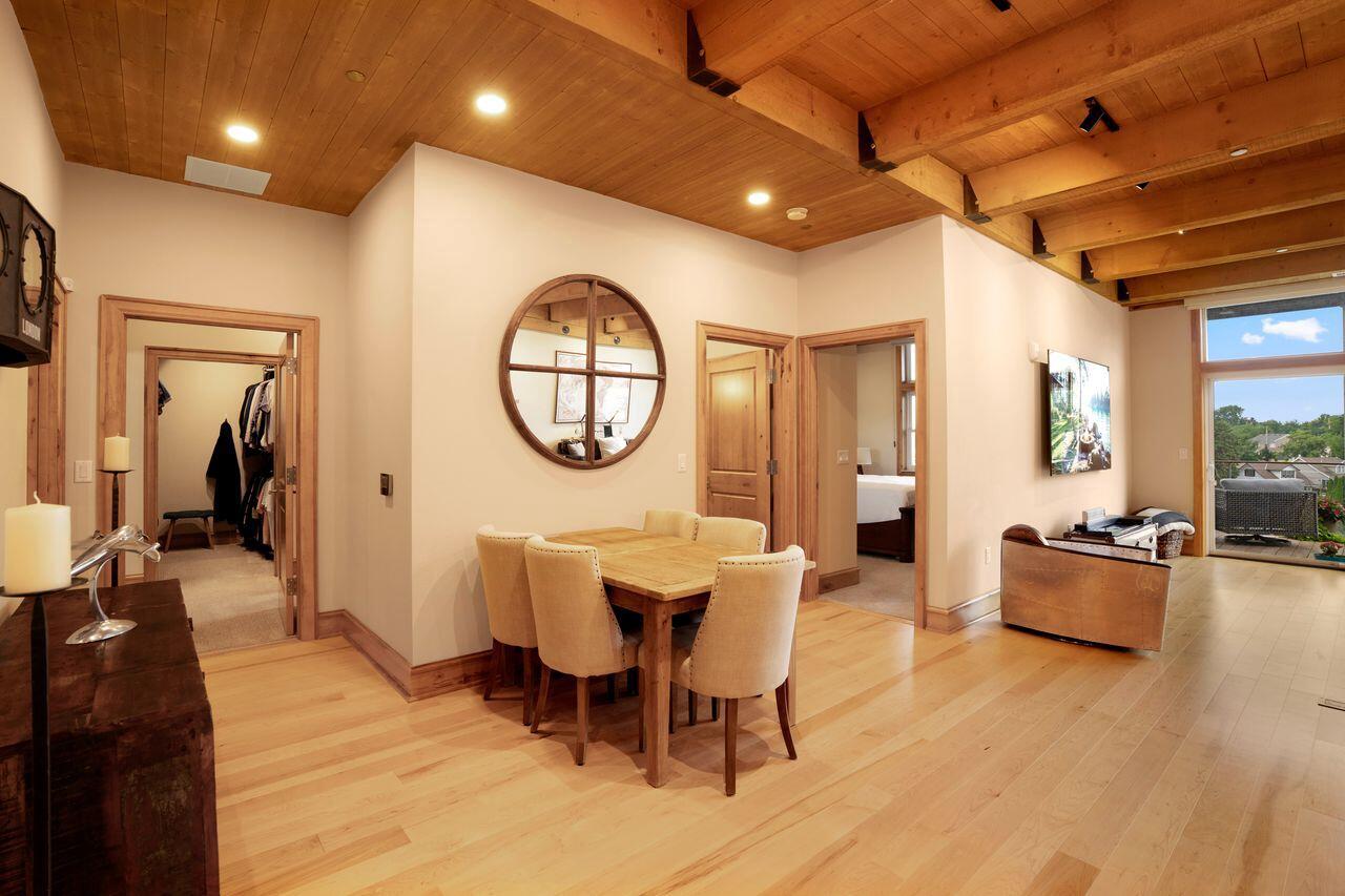 N52W35002 Lake DRIVE 202