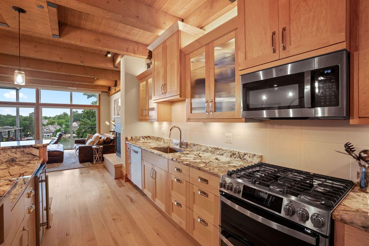 N52W35002 Lake DRIVE 202