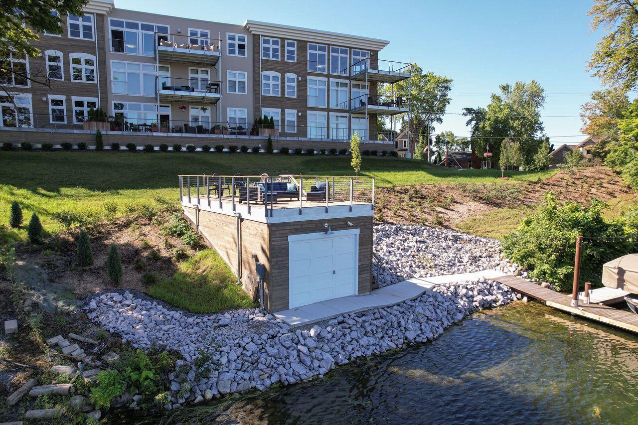 N52W35002 Lake DRIVE 202