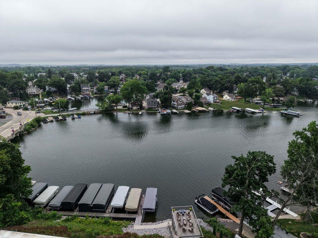 N52W35002 Lake DRIVE 202