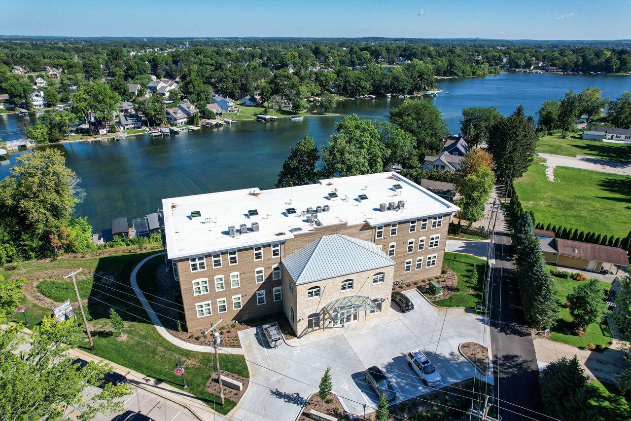 N52W35002 Lake DRIVE 202