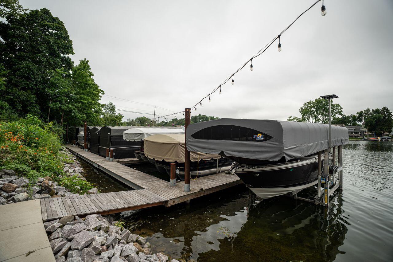 N52W35002 Lake DRIVE 202