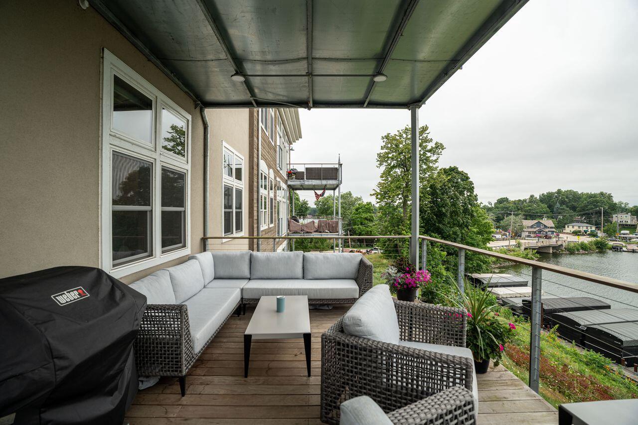 N52W35002 Lake DRIVE 202