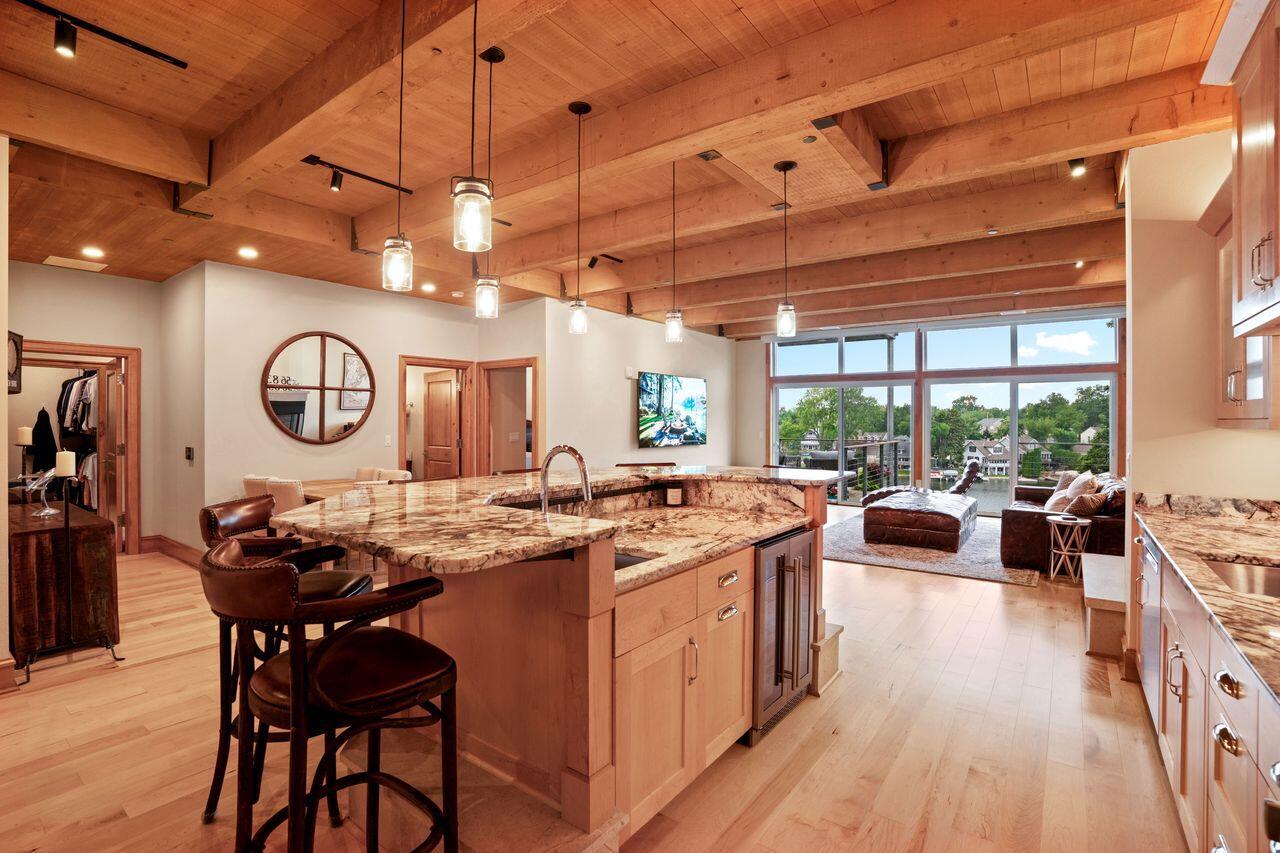 N52W35002 Lake DRIVE 202