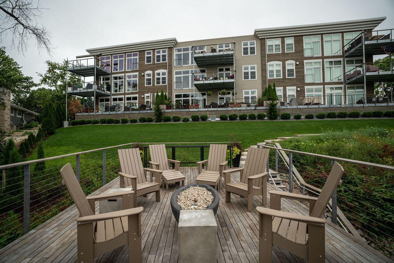 N52W35002 Lake DRIVE 202