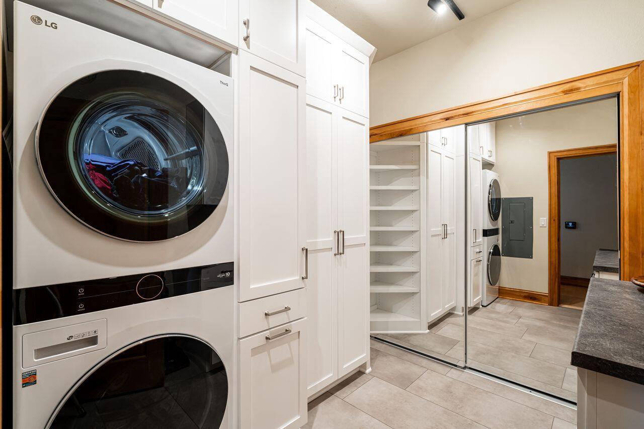 N52W35002 Lake DRIVE 202