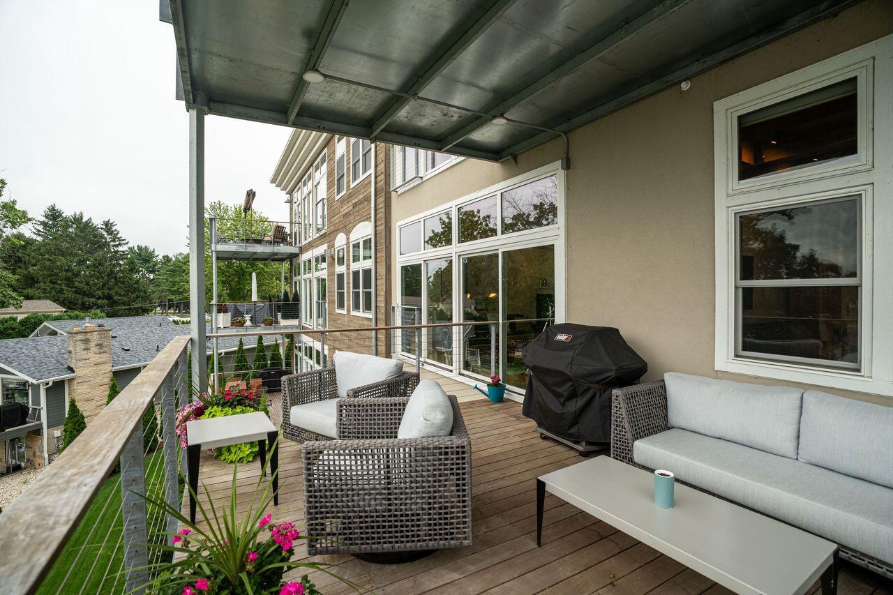 N52W35002 Lake DRIVE 202