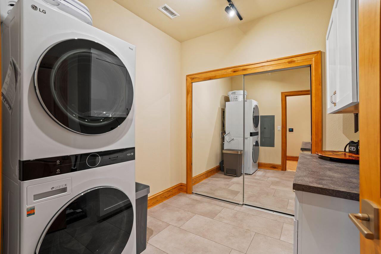 N52W35002 Lake DRIVE 202