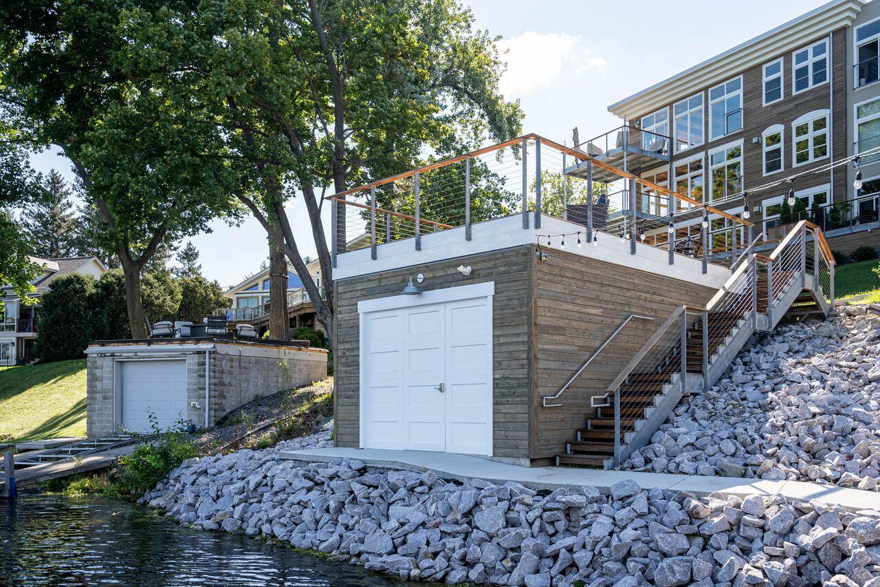 N52W35002 Lake DRIVE 202