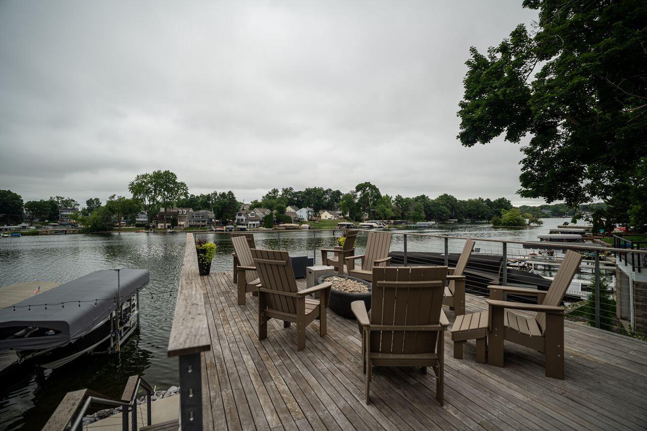 N52W35002 Lake DRIVE 202