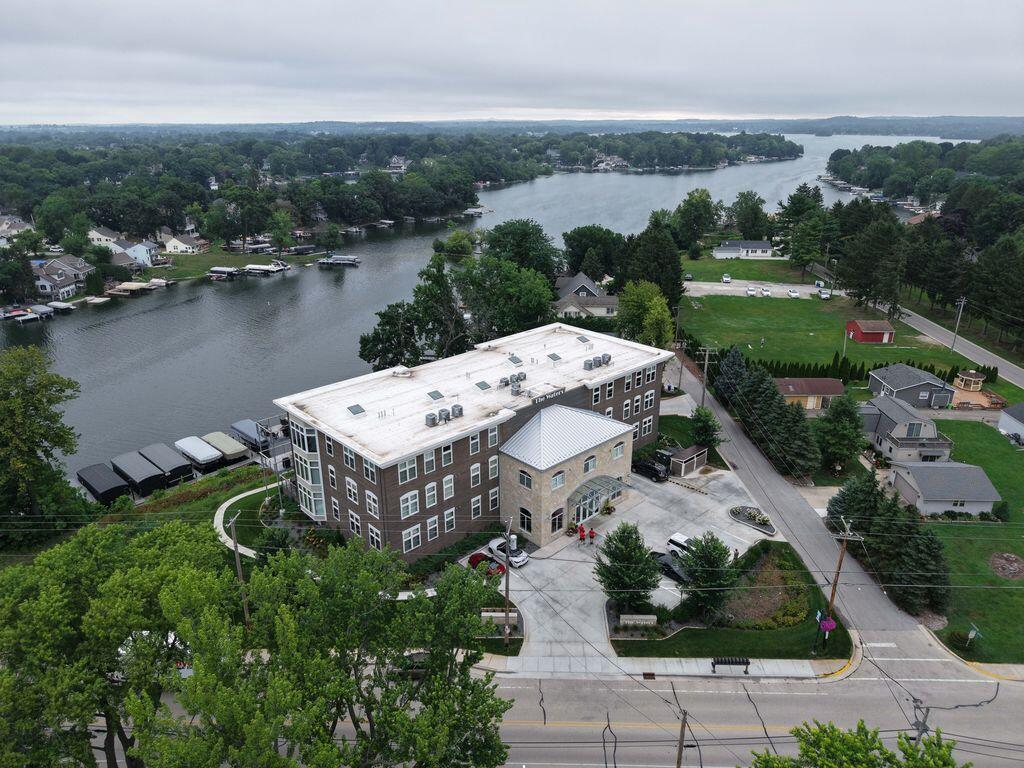 N52W35002 Lake DRIVE 202