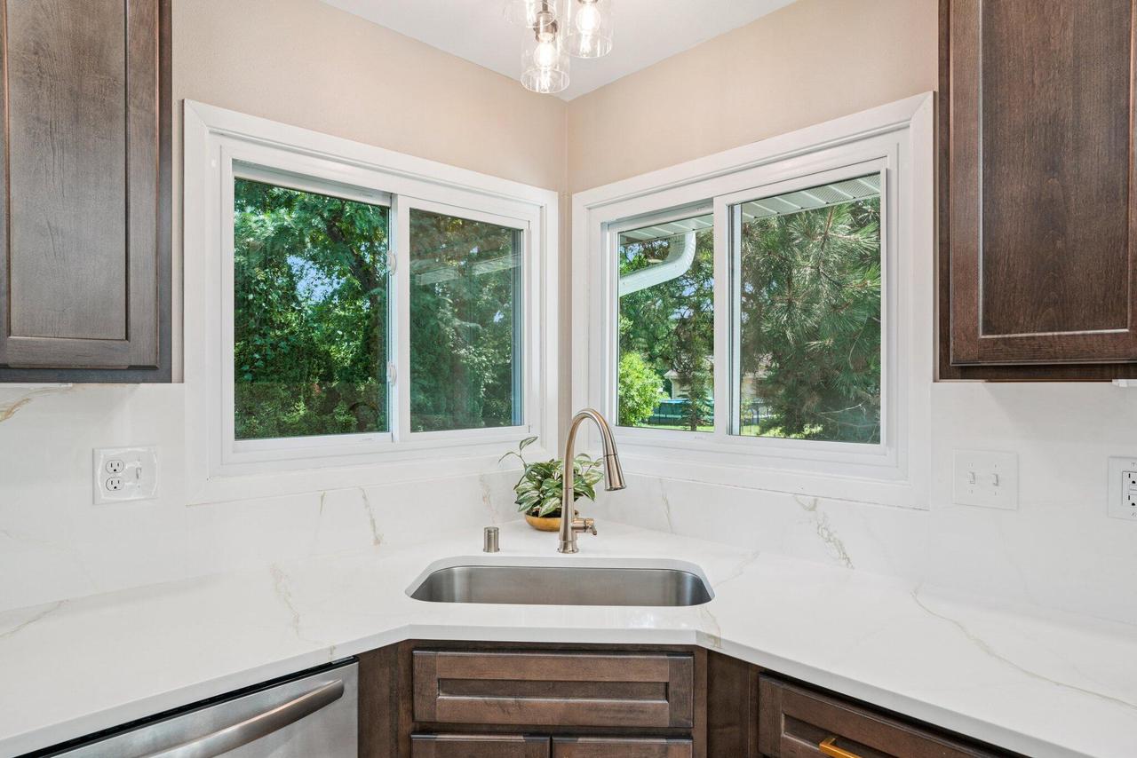 8887 Garden LANE
